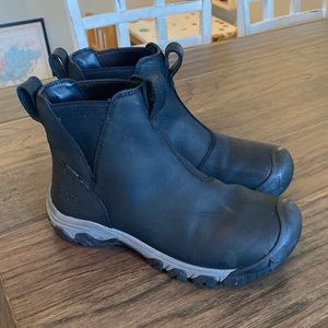 Like new Keen winter boots